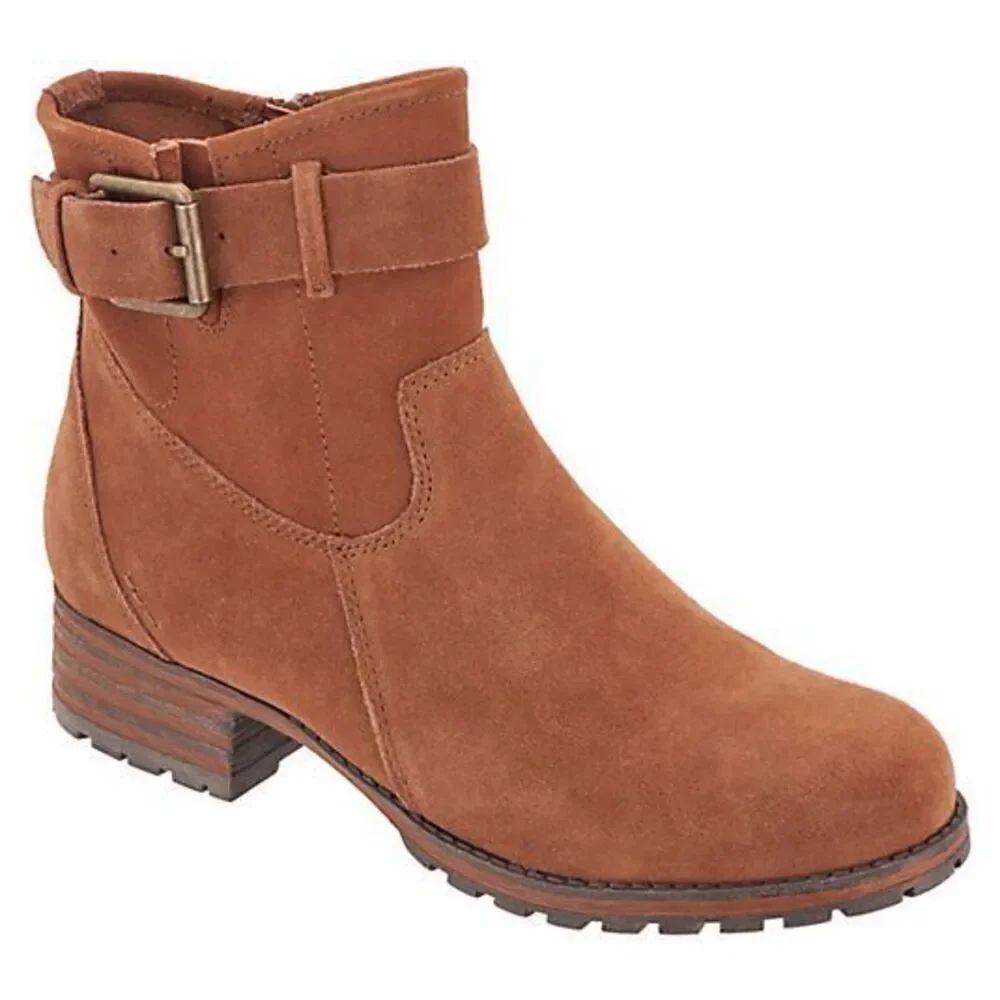 ✨Clarks Collection Suede Buckle Ankle Sz 7.5 Boots✨